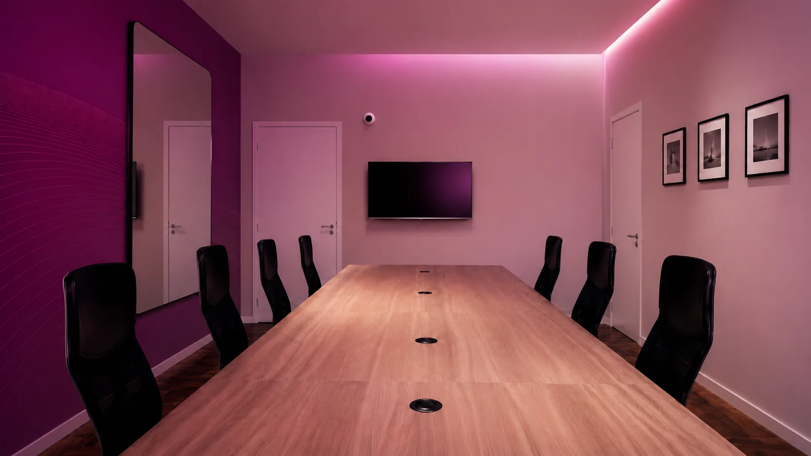 Sala de reuniões da Entec, na sede própria no centro de Curitiba